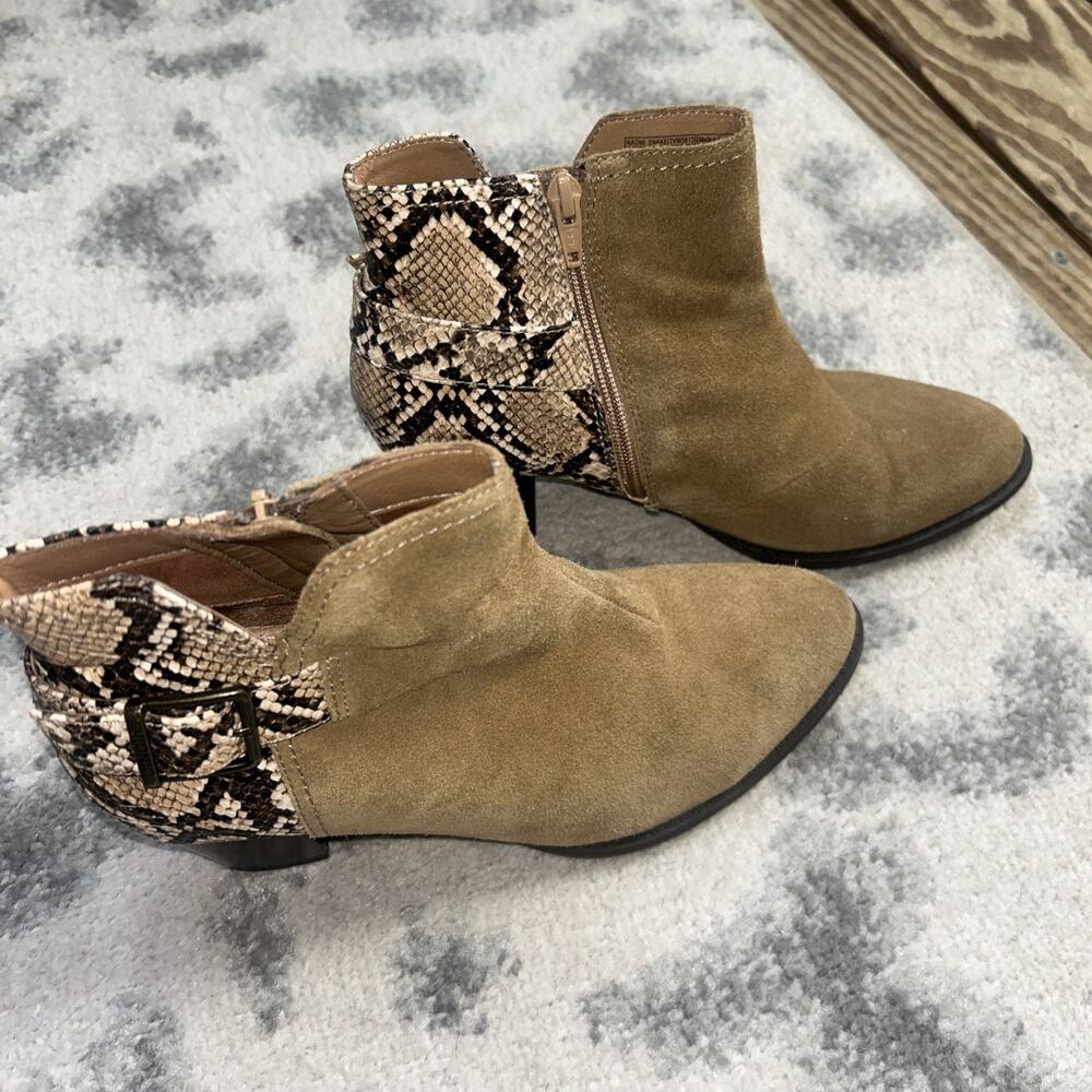 Vionic Women's size 8.5 Suede Leather Ankle boot Snakeskin zip buckle tan